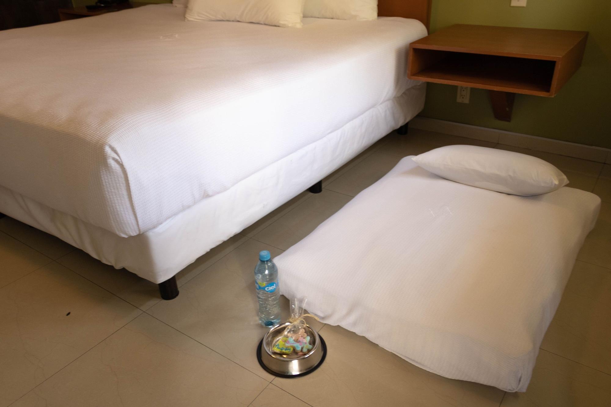 Hotel Calafia Мехикали Экстерьер фото